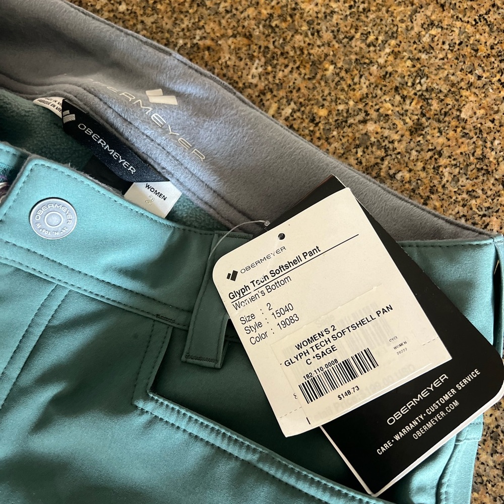 Women ski pants size 2 never worn